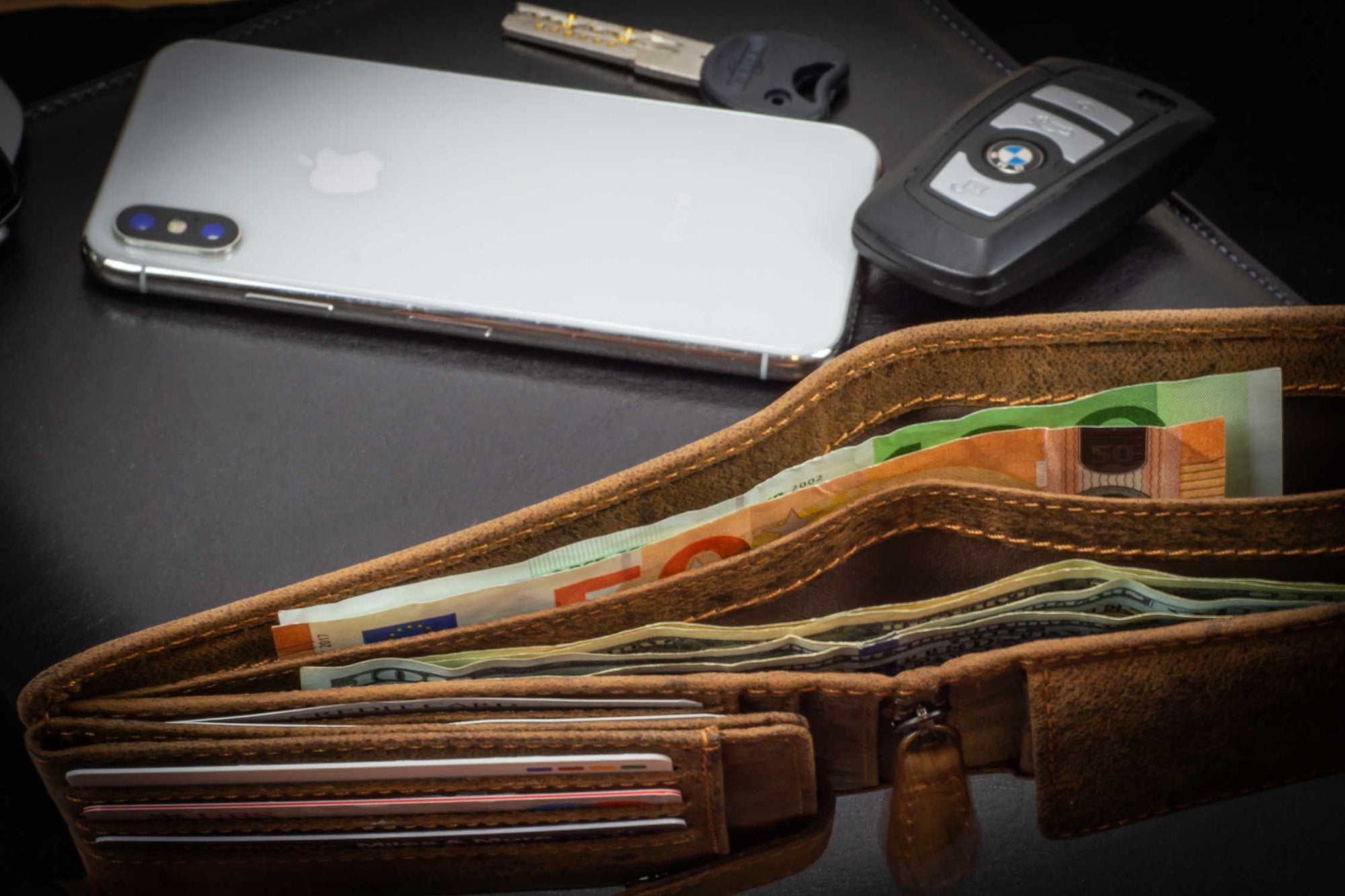 DiLoro Men's Leather Bifold Flip ID Zip Coin Wallet with RFID Protection - Dark Hunter Brown with Double Bill Section