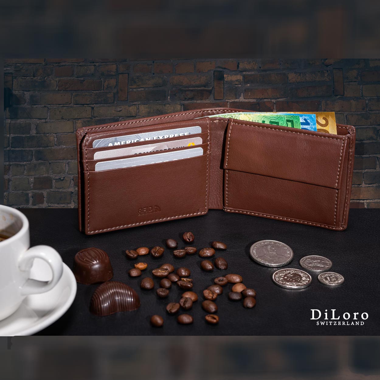 DiLoro Men's Slim Bifold Leather Wallet